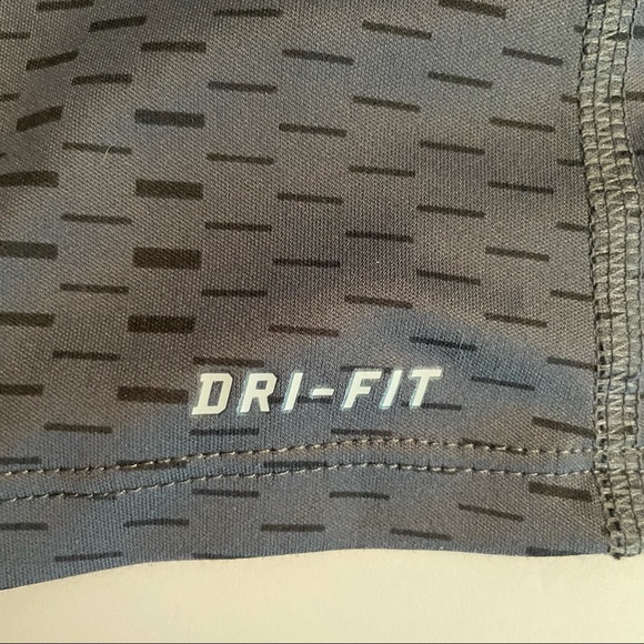 Nike gray woman’s dri-fit tank.  Size Medium. - Picture 14 of 15